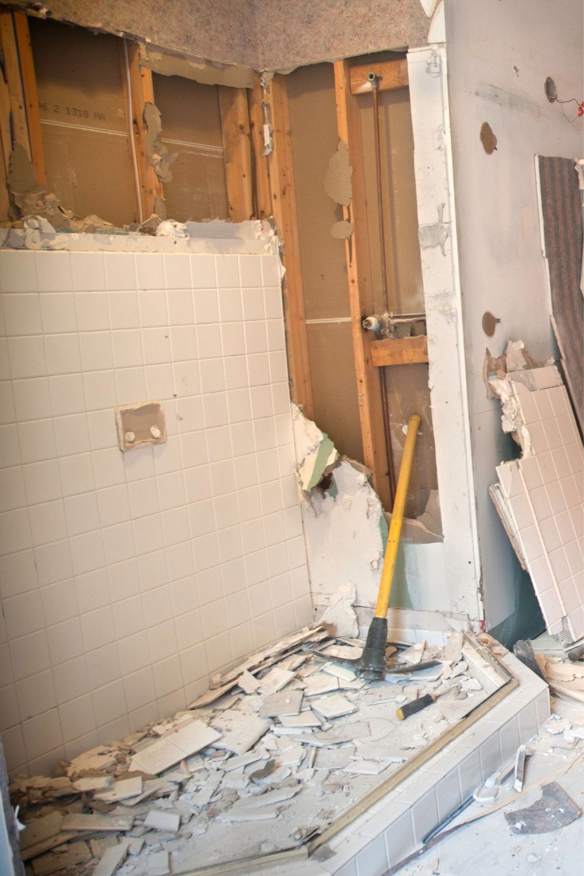 Structure de construction et matériaux visibles dans un contexte de bâtiments et travaux  à Blainville